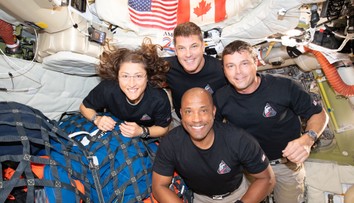 Ohnivá guľa, plazmový obal aj výpadok spojenia. Astronautov čaká jedna z najnáročnejších častí misie