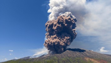 Erupcia sopky Etna vydesila turistov. Je bezpečné cestovať v tomto období na Sicíliu?