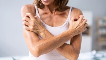 Svrbiaca pokožka môže upozorňovať na vážne ochorenie. Kedy treba spozornieť?