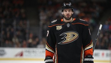Bývalú hviezdu NHL obvinili zo sexuálneho zneužívania. V profilige má na konte vyše tisíc zápasov