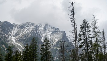 V Tatrách panujú zimné podmienky. Niekde napadlo aj pol metra snehu