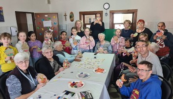 Projekt spája generácie: Deti získajú náhradných starých rodičov, seniori priateľov