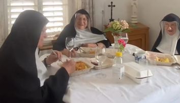 Rebelujúce mníšky ušli z domova dôchodcov a obsadili bývalý kláštor. Výzvy cirkvi na jeho opustenie odmietajú