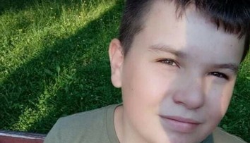 Stratený chlapec s tričkom Superman z Ptičieho sa našiel po noci strávenej vonku zranený, ale živý!