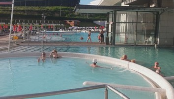 Ak sa chystáte na dovolenku do Maďarska, môžete zostať sklamaní. K bazénu vás pustiť nemusia