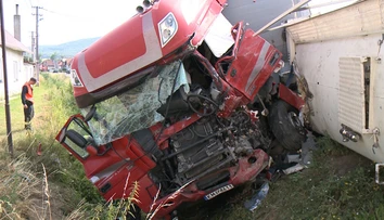 Vážna nehoda na hlavnom ťahu do Maďarska. Vodiči kamiónov sú ťažko zranení