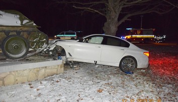 Kuriózna nehoda na východe: Mladá vodička BMW narazila do tanku