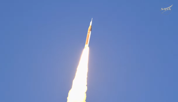 VIDEO: Štart k Mesiacu sa podaril. Astronauti sa vydali na veľkolepé dobrodružstvo, ktoré sleduje celý svet