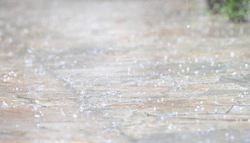 Na Slovensko konečne dorazil dážď. Sucho však podľa meteorológov nekončí