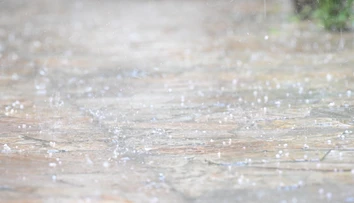 Na Slovensko konečne dorazil dážď. Sucho však podľa meteorológov nekončí