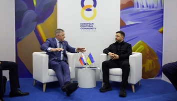 Fico sa v Jerevane stretol so Zelenským. Avizujú spoločné rokovanie vlád v Bratislave alebo Kyjeve