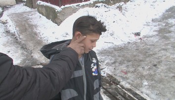 Chlapec (15) polial horľavinou vetrovku kamarátovi (11) a zapálil ju. Obhoreli mu aj vlasy