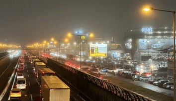 Jeden kamionista strávil v bratislavskej kolóne desať hodín. Vallo vysvetľuje, čo sa stalo