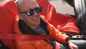 Vladov zrak sa každým dňom zhoršuje. Rozhodol sa už ďalej nečakať a splnil si sen