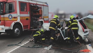 Tragická nehoda v Trenčianskom kraji. Vodič neprežil čelnú zrážku