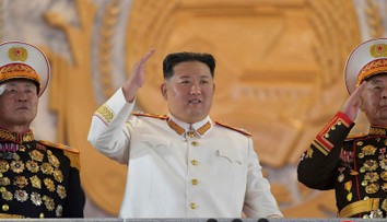 KĽDR sužujú horúčavy, obyvateľom má pomôcť zvláštny pokrm. Trpieť je ochotný aj Kim Čong-un, hlásia médiá