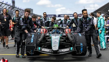 Šesťkrát si vymenili vedenie, celkom zábava, vravel Hamilton. Šprint v Číne ovládol bezchybný Russell