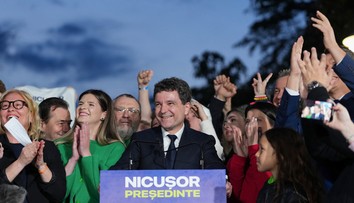 Prekvapenie v Rumunsku: Voľby vyhral proeurópsky kandidát. Jeho súper to spochybňuje
