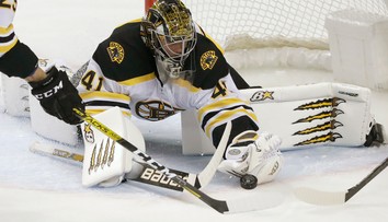 Brankár Rask nečakane odstúpil z play-off, Boston ponesie na pleciach Halák