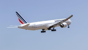 Repatriačný let sa musel otočiť uprostred misie. Na oblasť mierili rakety