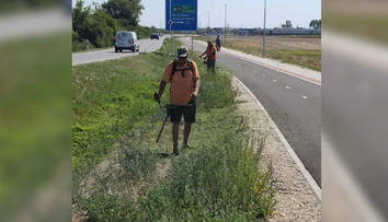 V horúčavách kosia už od šiestej ráno. Starostka chváli pracovníkov, obyvatelia sa búria