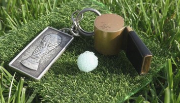 Kto mal dobrú píšťalku, mal poklad. Rozhodca Stanislav Bomba preto prišiel s prevratnou „bombovkou“