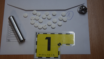 Biznis so zakázanými látkami v leopoldovskej väznici. Zadržali pedagóga aj jeho komplicov