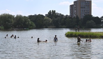 Vo vode objavili nebezpečné sinice. Na obľúbenom jazere okamžite zakázali kúpanie