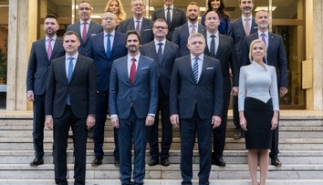 Ficova vláda vymenovala nových štátnych tajomníkov. Doterajších odvolala