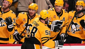 VIDEO: Pittsburgh opäť odvrátil koniec sezóny. Skúsený obranca strelil víťazný gól a zapísal sa do histórie