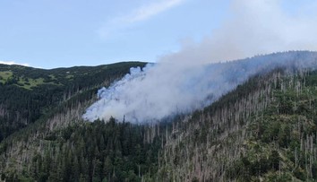 Po vyše 77 hodinách sa hasičom podarilo zlikvidovať veľký lesný požiar