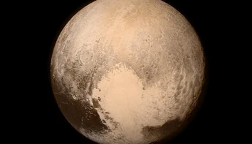 Presne pred 20 rokmi Pluto vyradili zo zoznamu planét. Tému chce medzi vedcov vrátiť šéf NASA