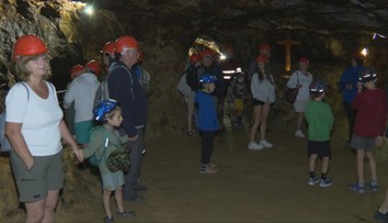 Vonku neúnosné peklo, pod zemou s bundou. Ukážeme vám miesto, kde je len šesť stupňov