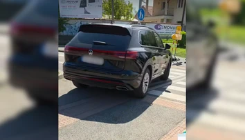 Jazdil po chodníku a cúval v protismere. Služobné auto rezortu obrany rieši polícia