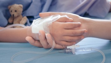 Chlapca bolela ruka po rodinnej dovolenke. O deň neskôr bol mŕtvy