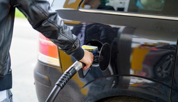 Ceny palív začínajú klesať. Čaká ich strmý pád