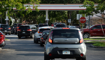Liter benzínu len za 1 cent. Chyba zamestnanca pumpy spôsobila šialenstvo