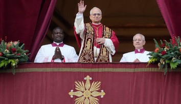 Pápež v požehnaní Urbi et Orbi apeloval na dialóg medzi Ruskom a Ukrajinou