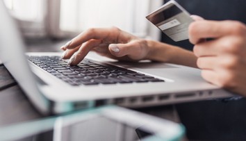 Blížia sa výpredaje, zľavy budú na internete ponúkať aj podvodníci. Na toto si dajte pozor