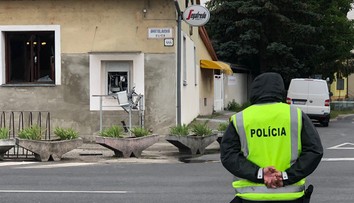 V Borskom Mikuláši odpálili bankomat a vzali ho so sebou