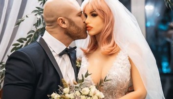Nezvyčajnej láske je koniec. Kulturista, ktorý sa oženil s erotickou bábikou, požiadal o rozvod