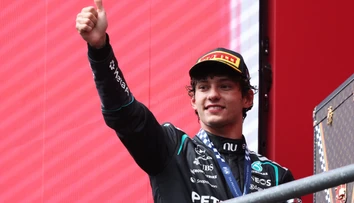 V Belgicku vydrel víťazstvo Antonelli, jeho tímový kolega vypadol v prvom kole. Hamilton zrazil mechanika