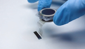 Muskov Neuralink priznal problém s čipom, ktorý implantovali do mozgu prvého pacienta