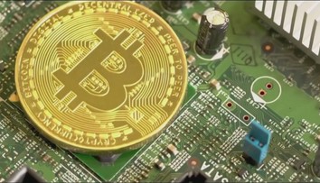 Kryptoboháči schudobneli. Cena bitcoinu sa strmhlavo rúti nadol