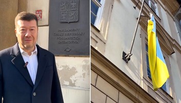 Okamura pobúril budúcu opozíciu. Nariadil zvesenie ukrajinskej vlajky z budovy Poslaneckej snemovne