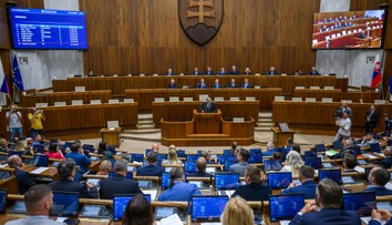 Zatajujú svoje majetky? Ľudia v prieskume vystavili politikom mimoriadne nelichotivé vysvedčenie