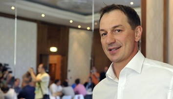 Emotívny okamih, hovorí naša hokejová legenda na významnú poctu