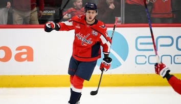 Boston siahal na dokonalý obrat, no Washington uspel v predĺžení. Dvaja Slováci putujú do AHL