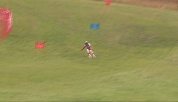 Letná alternatíva zimného športu: Pozrite sa, ako vyzerá lyžovanie na tráve