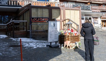 Nové zistenia v prípade požiaru vo Švajčiarsku. Majiteľ baru vraj považoval ohňovzdornú penu za príliš drahú